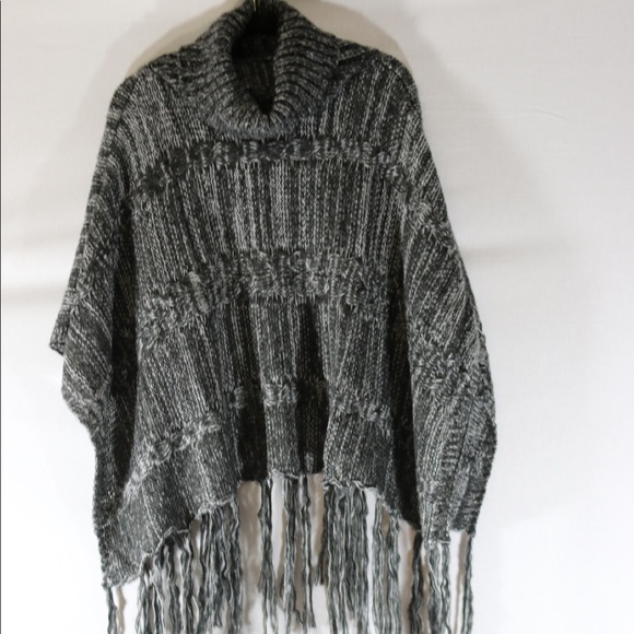 Grey Poncho - Picture 4 of 4